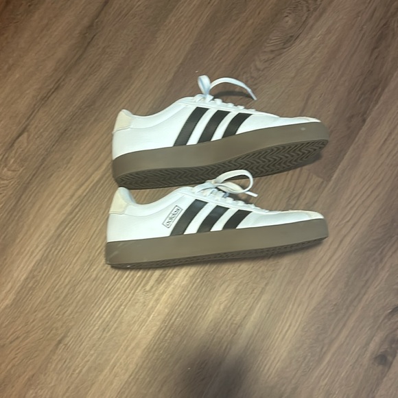 Men’s  size 7 / women’s 9 Adidas tennis shoes fits a women size 9 - Picture 7 of 11